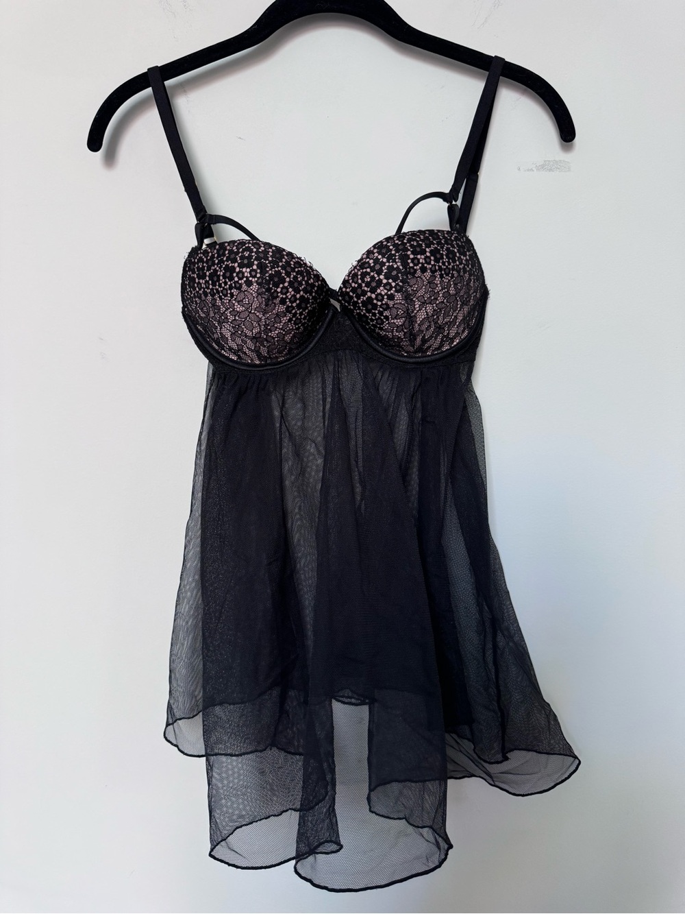 Never Worn — Victoria's Secret Black/Pink Lace Bra with Black Tulle